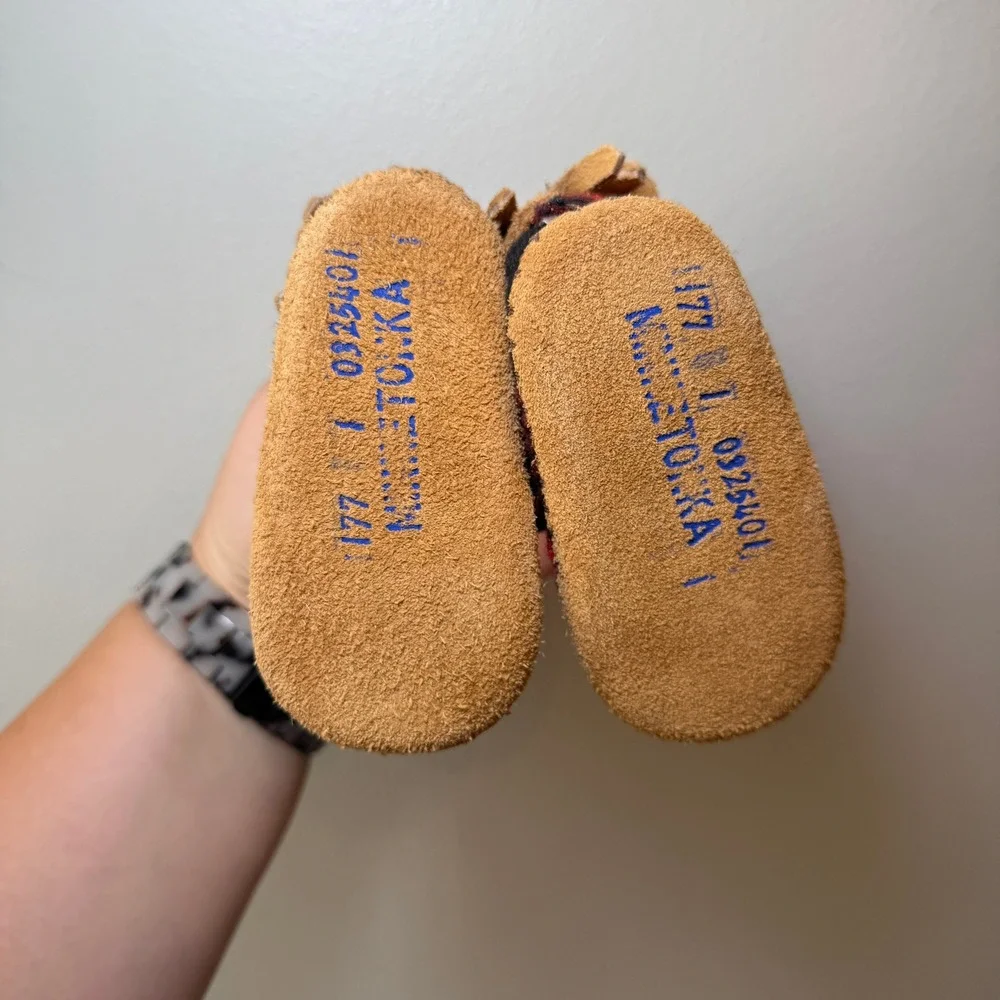 Minnetonka Pa-Poo-Shu Infant Moccasins Tan Red Buffalo Plaid Suede Size 1 1177